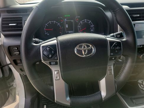 Used 2021 Toyota 4Runner SR5 Premium image 14