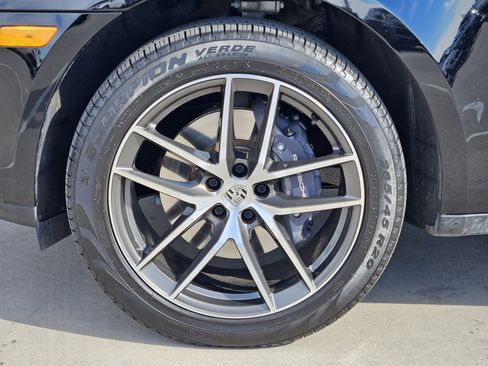 Certified 2025 Porsche Macan image 14