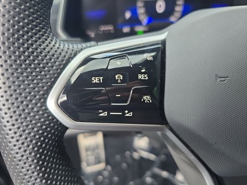Certified 2023 Volkswagen Tiguan SE R-Line FWD image 17