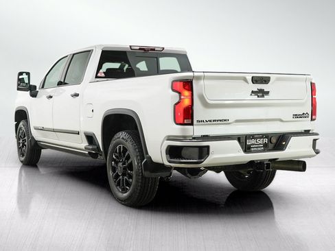 Used 2025 Chevrolet Silverado 2500 High Country w/ High Country Premium Package AWD/4WD image 3