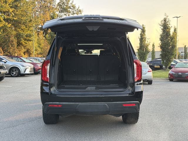Used 2024 GMC Yukon XL AT4 AWD/4WD image 14