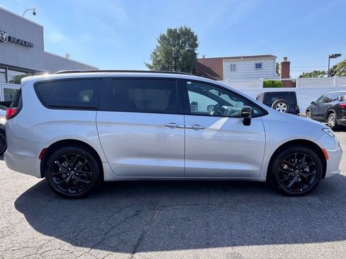Used 2026 Chrysler Pacifica Limited w/ S Appearance Package AWD/4WD image 9