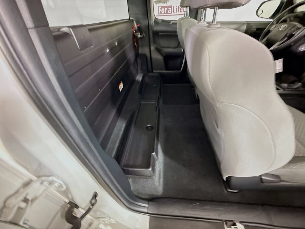 Used 2022 Toyota Tacoma SR AWD/4WD image 29