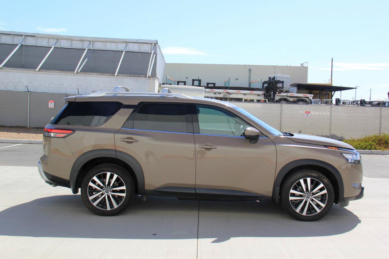 Used 2024 Nissan Pathfinder Platinum FWD image 4