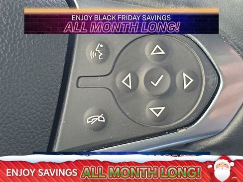 Used 2023 Chevrolet Traverse LT image 24