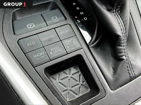 Certified 2022 Toyota RAV4 LE image 32