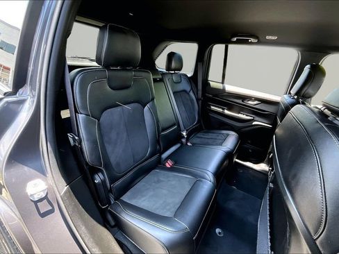 Used 2023 Jeep Grand Cherokee Altitude AWD/4WD image 17
