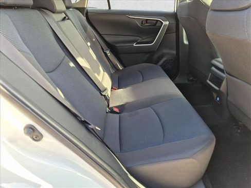 Used 2020 Toyota RAV4 LE FWD image 17