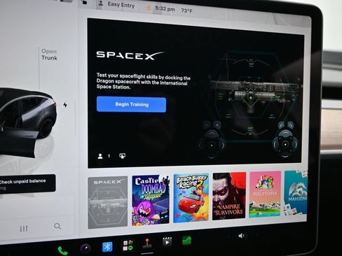 Used 2022 Tesla Model Y Performance AWD/4WD image 16