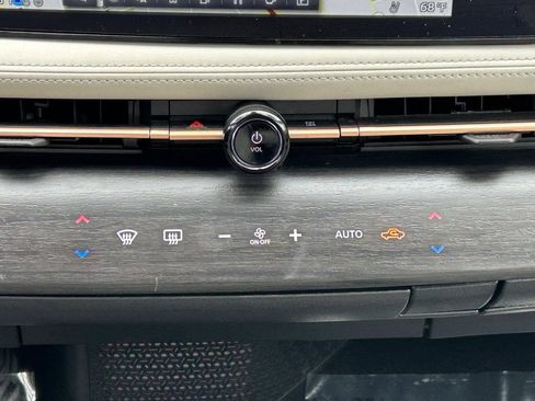 Certified 2023 Nissan Ariya FWD image 20