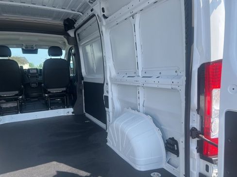 Used 2025 RAM ProMaster 2500 w/ Convenience Group image 7