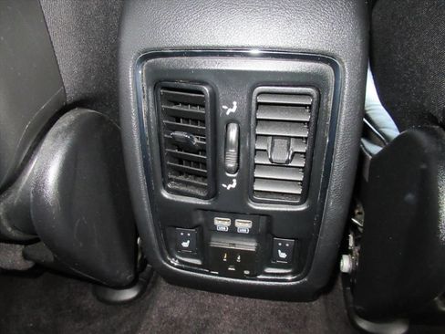 Used 2017 Jeep Grand Cherokee Overland w/ Jeep Active Safety Group AWD/4WD image 31