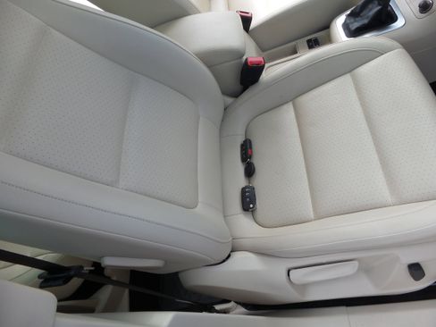 Used 2015 Volkswagen Tiguan SEL FWD image 50