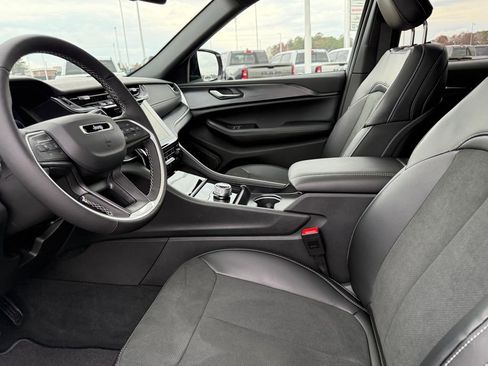 New 2025 Jeep Grand Cherokee Altitude RWD image 9