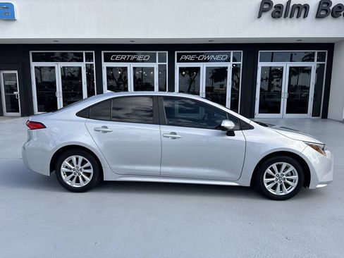 Used 2023 Toyota Corolla LE w/ LE Convenience Package FWD image 5