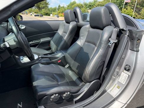 Used 2008 Nissan 350Z Touring RWD image 9