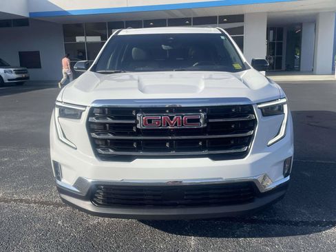 Certified 2026 GMC Acadia Elevation w/ Elevation Premium Package FWD image 11