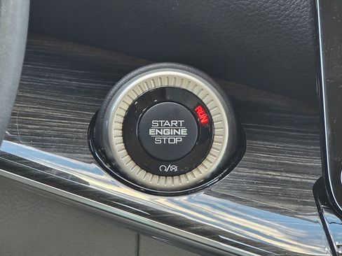 Used 2022 Jeep Wagoneer Series II AWD/4WD image 38