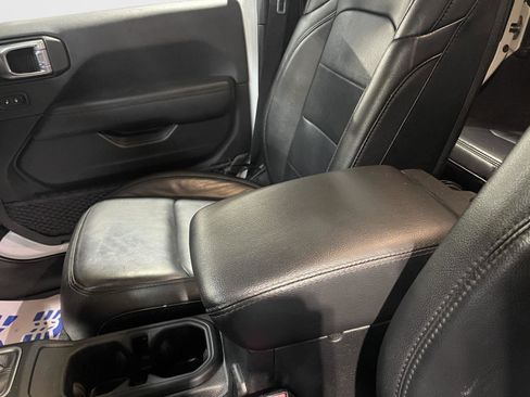 Used 2023 Jeep Wrangler Unlimited Sahara image 23