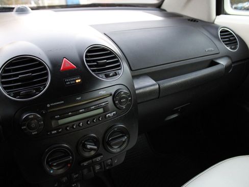 Used 2007 Volkswagen Beetle Triple White Edition image 12