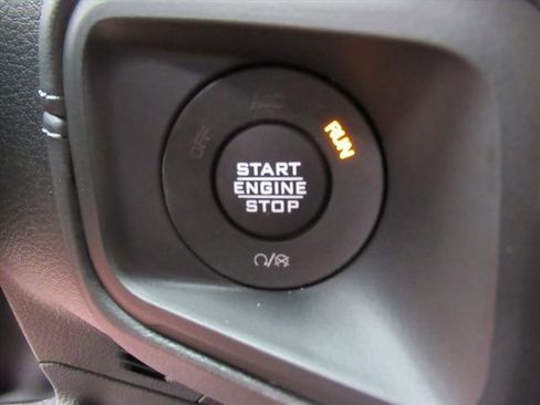 Used 2025 Jeep Wrangler Sahara image 26