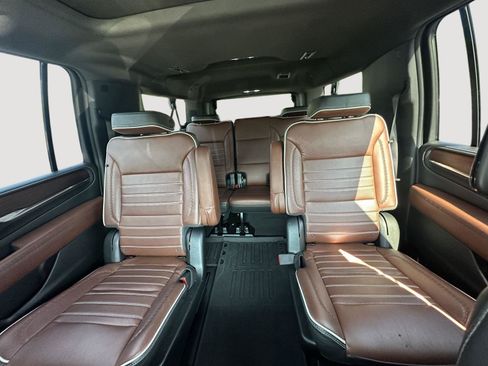 Used 2023 GMC Yukon XL Denali Ultimate w/ LPO, Floor Liner Package AWD/4WD image 12