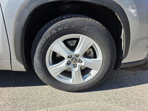 Used 2022 Toyota Highlander L image 11