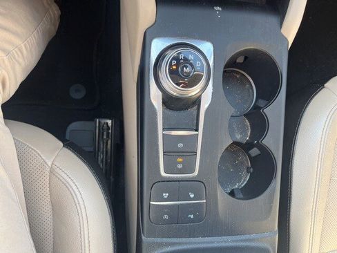 Used 2020 Ford Escape Titanium image 19