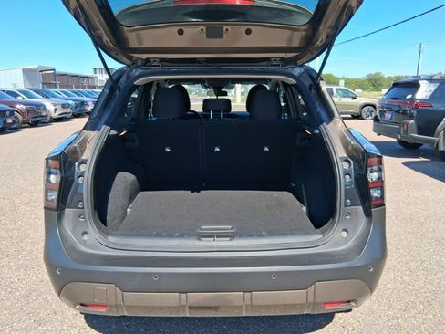 Used 2025 Nissan Kicks SV FWD image 6