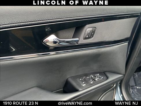 Used 2023 Lincoln Nautilus AWD w/ Premium Package image 14