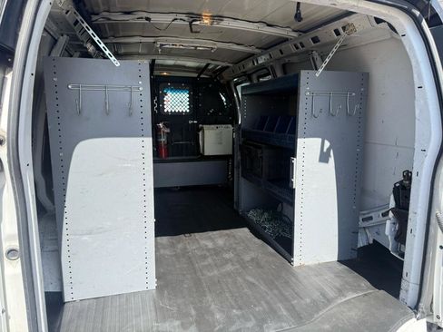 Used 2010 Chevrolet Express 2500 image 21