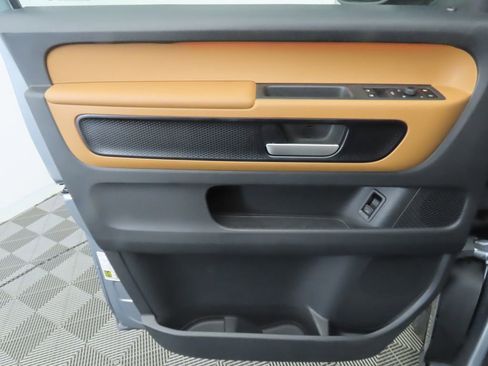 New 2025 Volkswagen ID. Buzz Pro S image 25