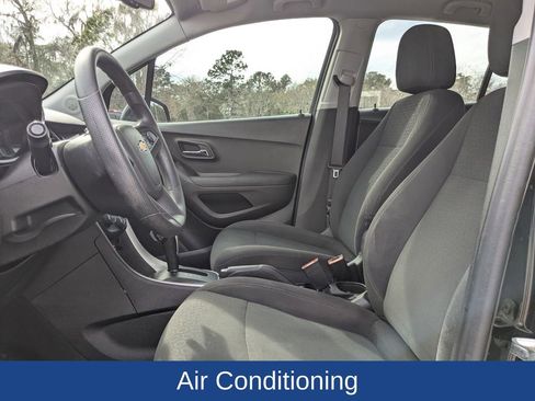 Used 2020 Chevrolet Trax LS image 14