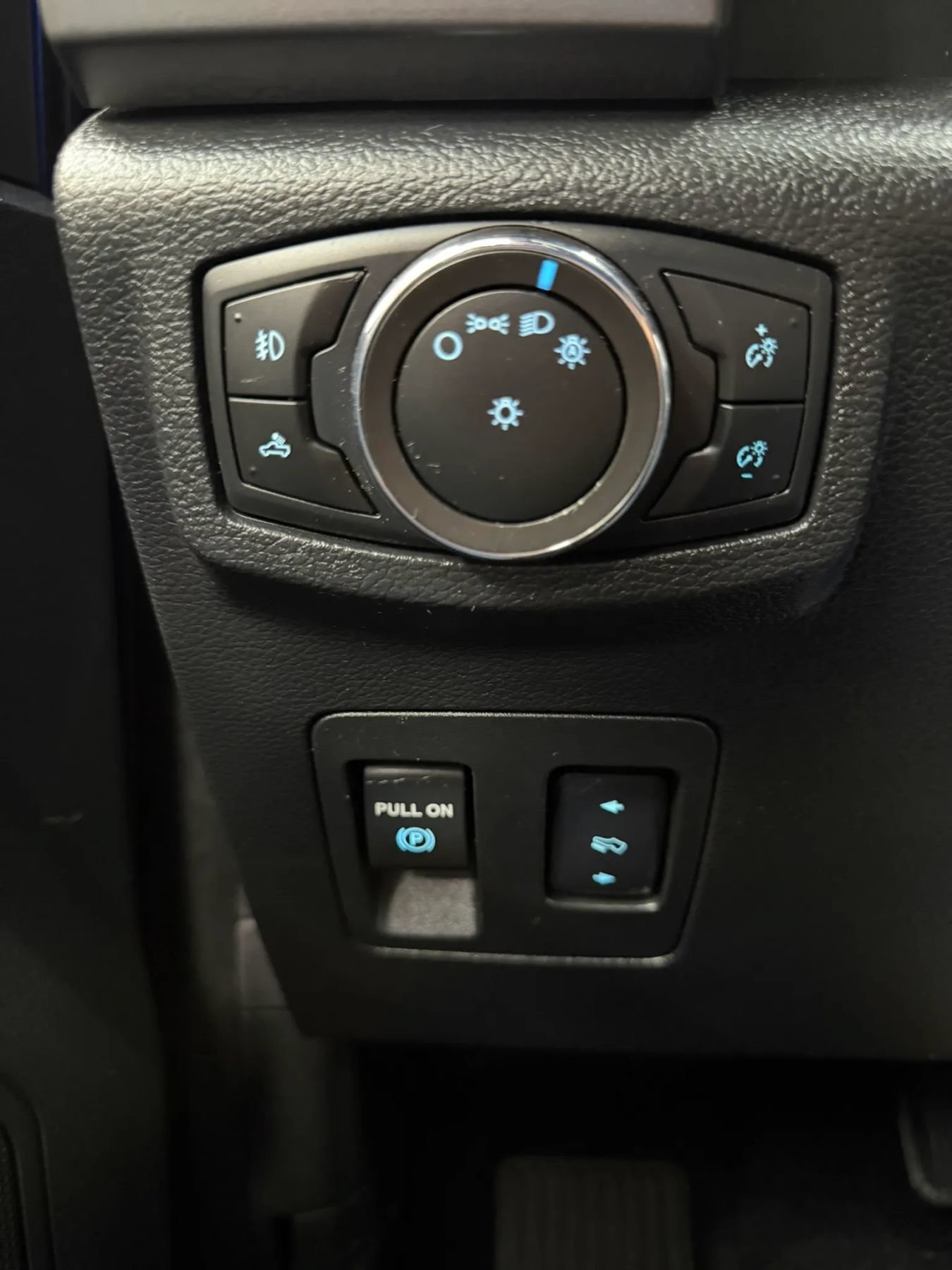 Used 2015 Ford F150 XLT w/ Equipment Group 302A Luxury AWD/4WD image 28