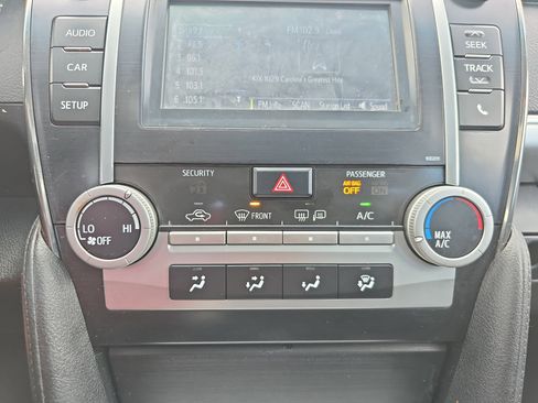 Used 2014 Toyota Camry SE image 18