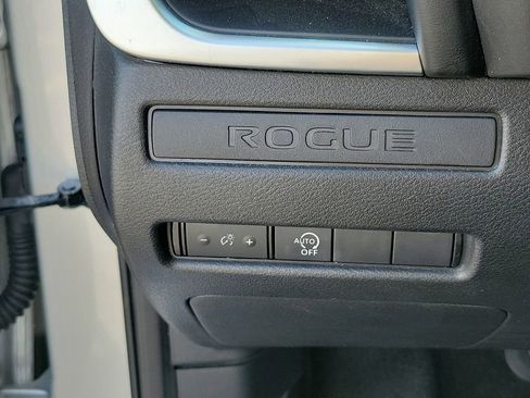 Used 2024 Nissan Rogue S AWD/4WD image 32
