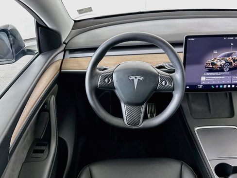 Used 2024 Tesla Model Y Long Range AWD/4WD image 17