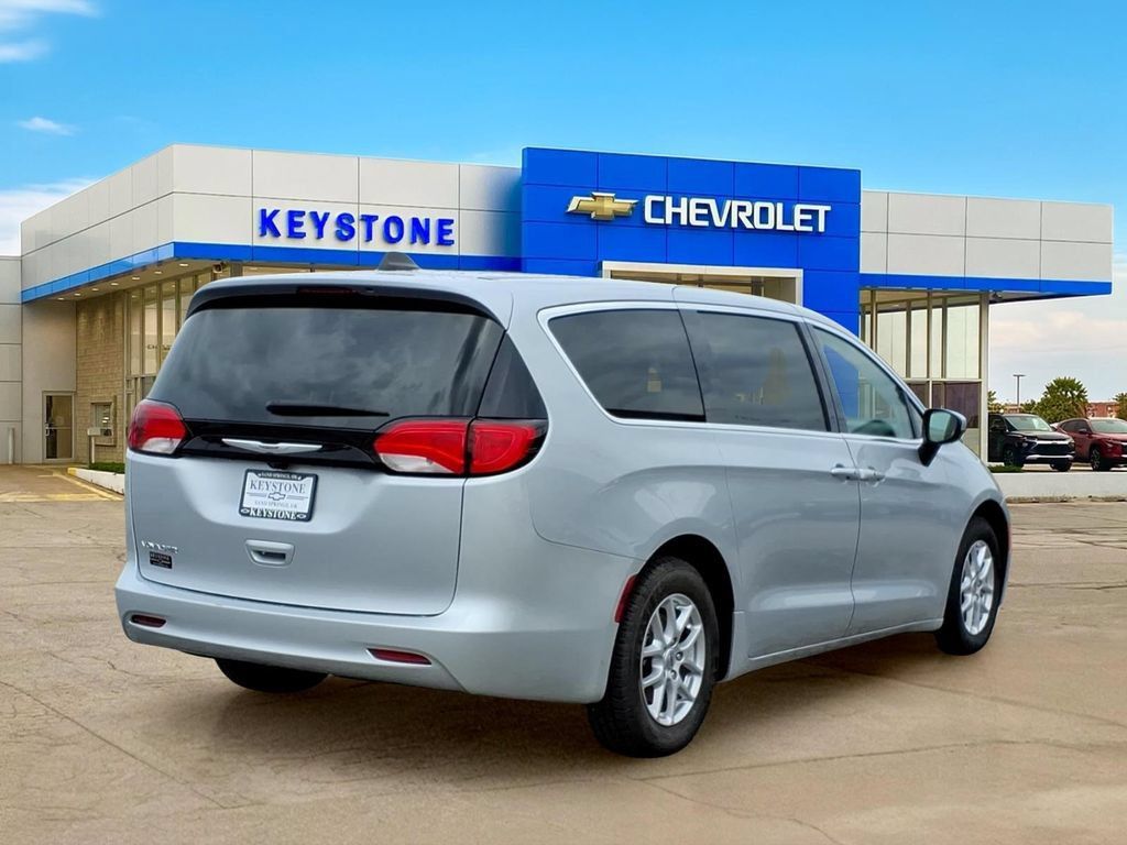 Used 2023 Chrysler Voyager LX FWD image 7