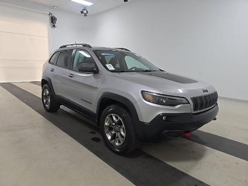 Used 2019 Jeep Cherokee Trailhawk w/ Cold Weather Group AWD/4WD image 3