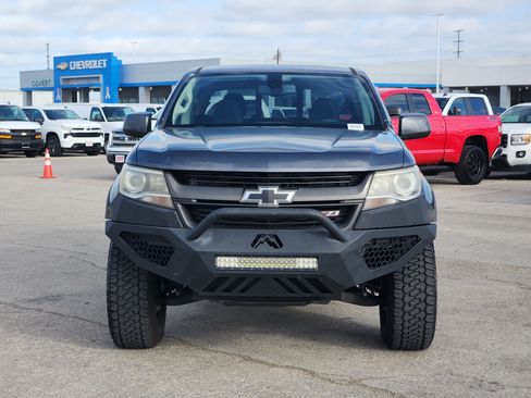 Used 2017 Chevrolet Colorado Z71 AWD/4WD image 2