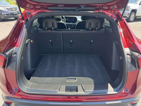 Used 2024 Chevrolet Trax RS w/ Sunroof Package FWD image 17