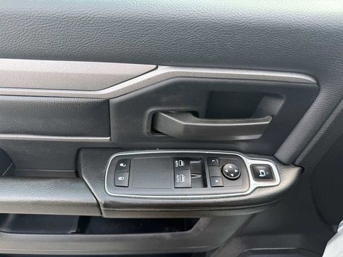 Used 2024 RAM 2500 Tradesman w/ Chrome Appearance Group image 17