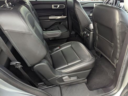 Used 2022 Ford Explorer XLT w/ Equipment Group 202A image 28
