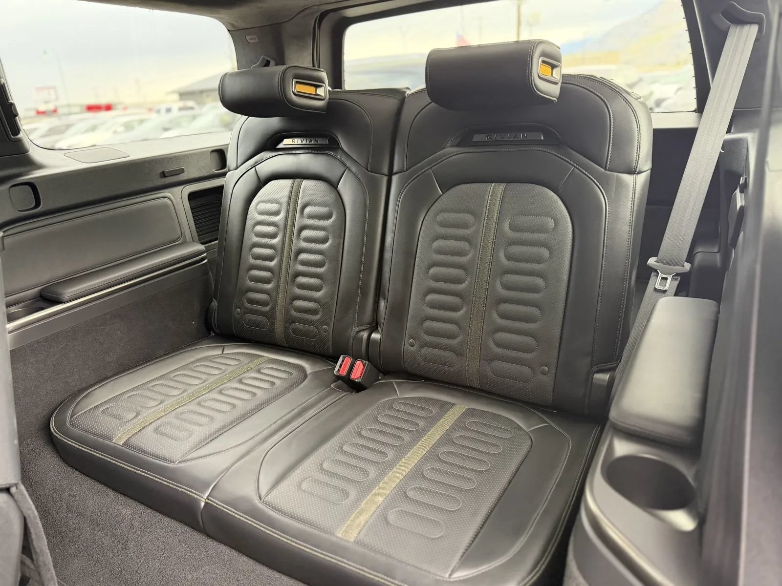 Used 2025 Rivian R1S Adventure Dual AWD/4WD image 18