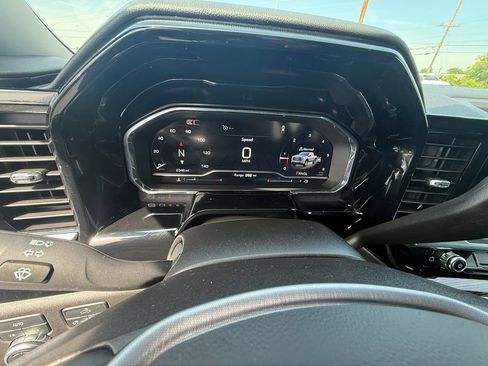 Used 2025 GMC Sierra 1500 Elevation image 17