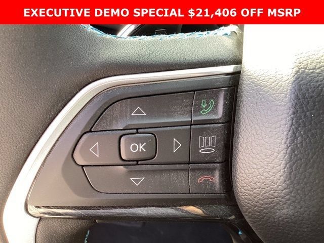 New 2023 Jeep Grand Cherokee Trailhawk w/ Advanced Protech Group II AWD/4WD image 8