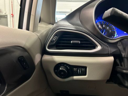 Used 2024 Chrysler Pacifica Touring-L w/ Road Tripper Package FWD image 19