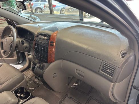 Used 2008 Toyota Sienna XLE FWD image 15
