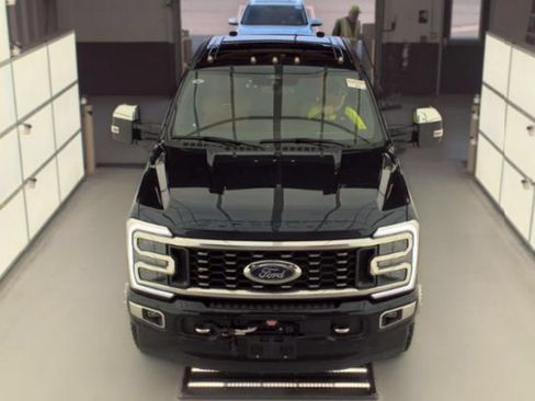 Used 2024 Ford F350 Platinum w/ FX4 Off-Road Package AWD/4WD image 3