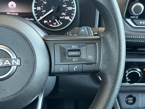 Used 2024 Nissan Rogue S FWD image 30